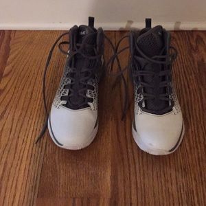 Under Armour Men’s Basketball Shoes Drive 3